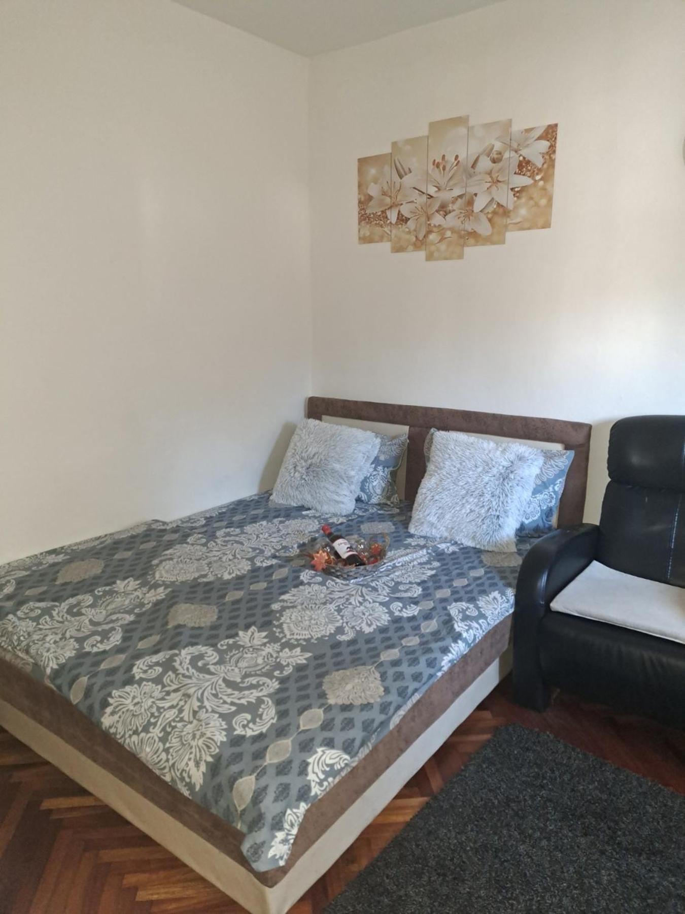 Apartman En Dusanovac Екстериор снимка